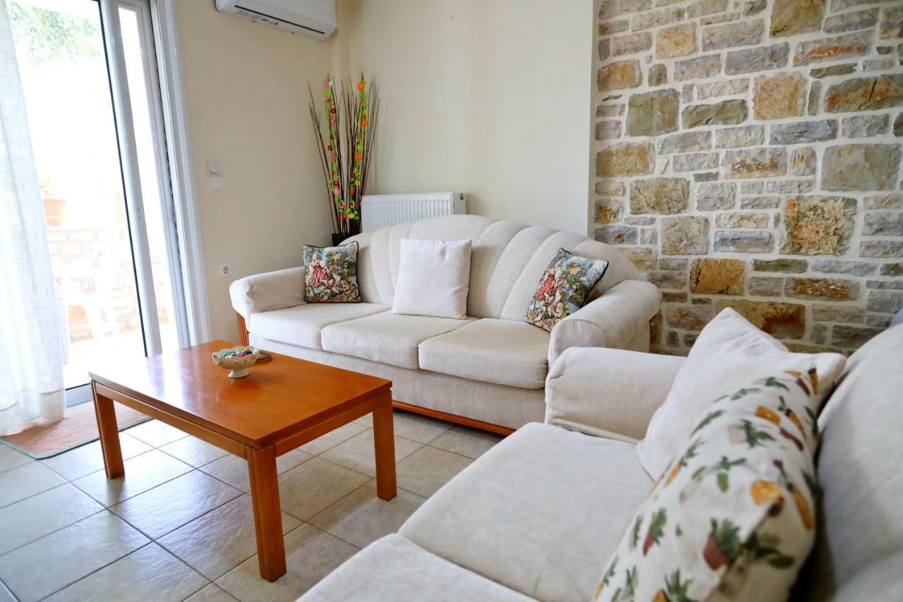 Fou'S Apartment Nafpaktos Екстериор снимка